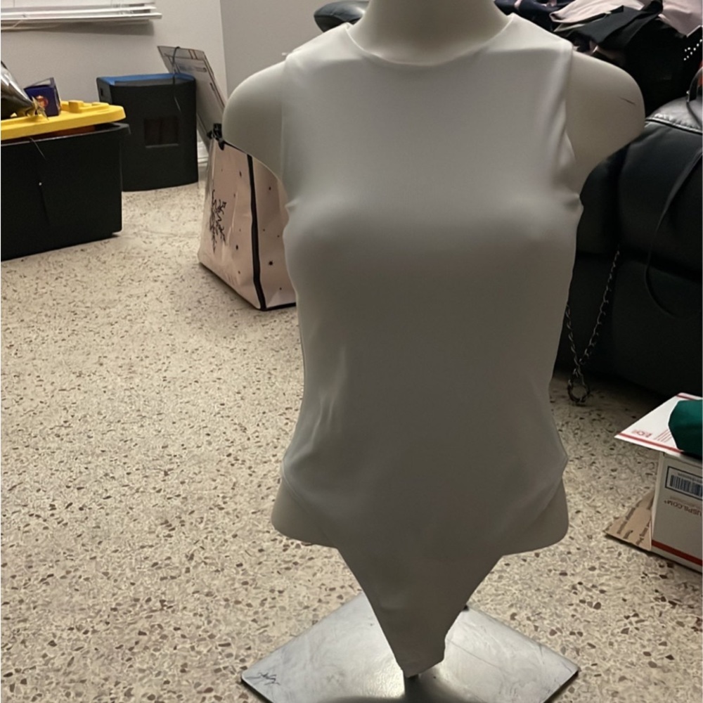 Aritzia Babaton White Bodysuit Médium